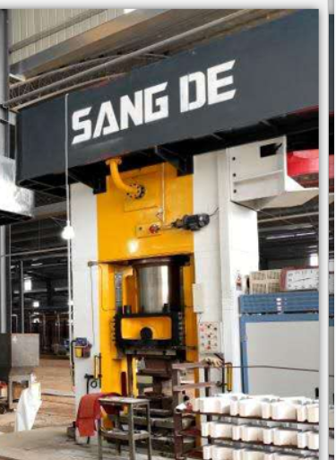 Refractory electric screw press (switched reluctance speed regulating motor drive system)